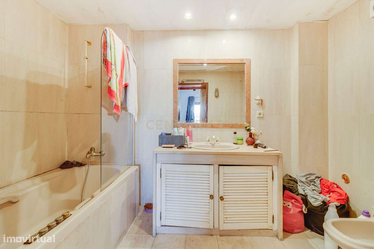Um dos poucos T4 disponíveis | 148 m² | 2 Elevadores | Excelente Local-18