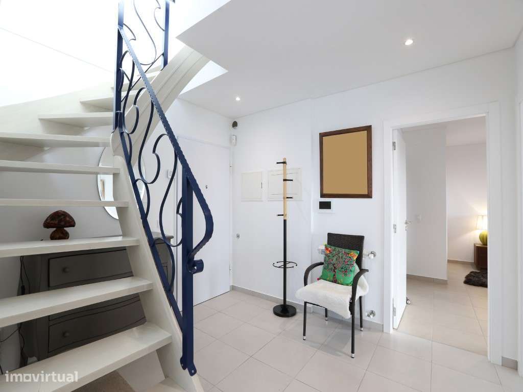 Penthouse T2 com vista panorâmica de mar e terraço privado em condo...-27