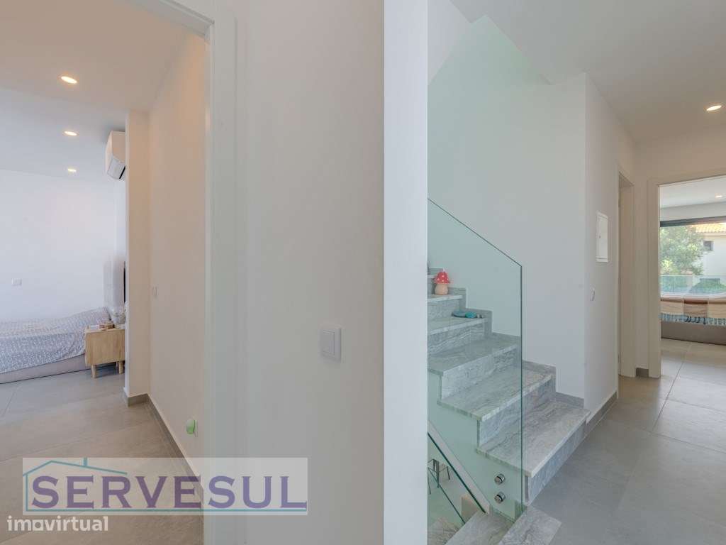 Moradia Moderna Geminada composta por 4 quartos e piscina privada, ...-22
