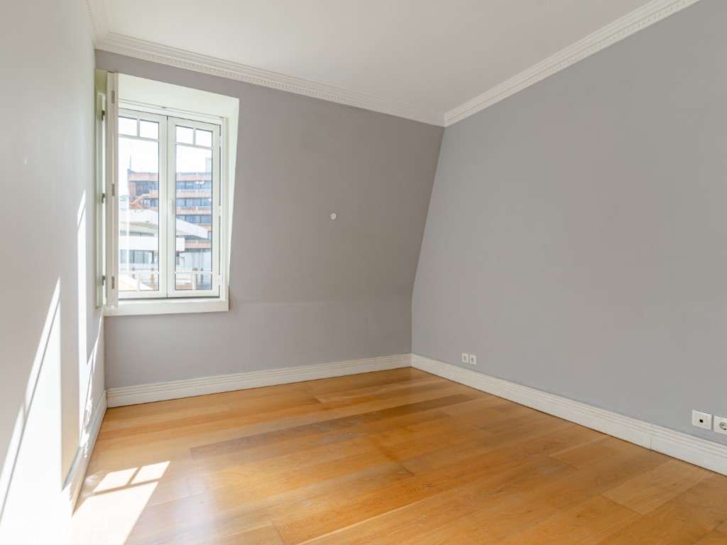 Apartamento T2 com garagem, em Picoas - Grande imagem: 5/21