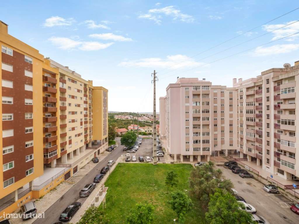 Apartamento T3 com Varanda e Garagem Box, na Quinta da Piedade-30