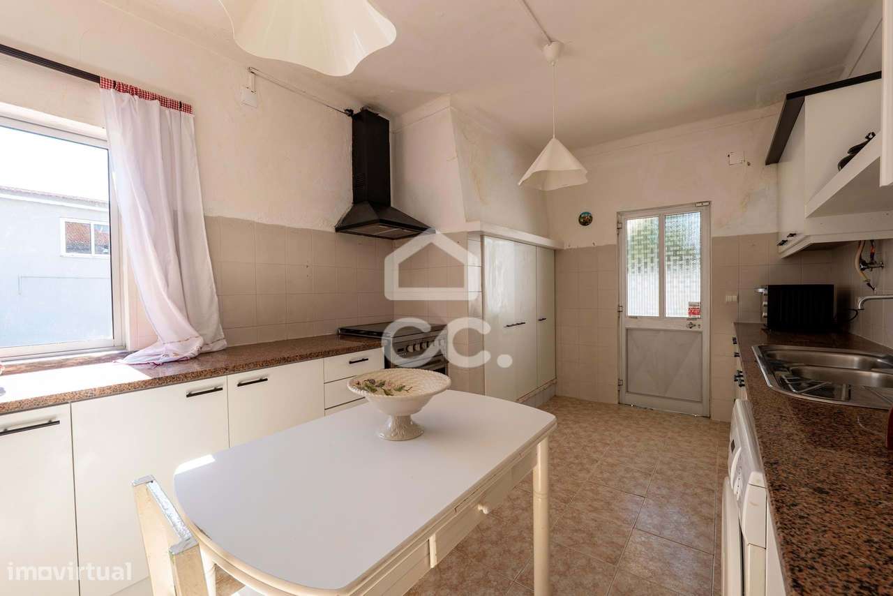 Moradia T2+2 com garagem e vista Serra de Montejunto em Murteira, Cada-15