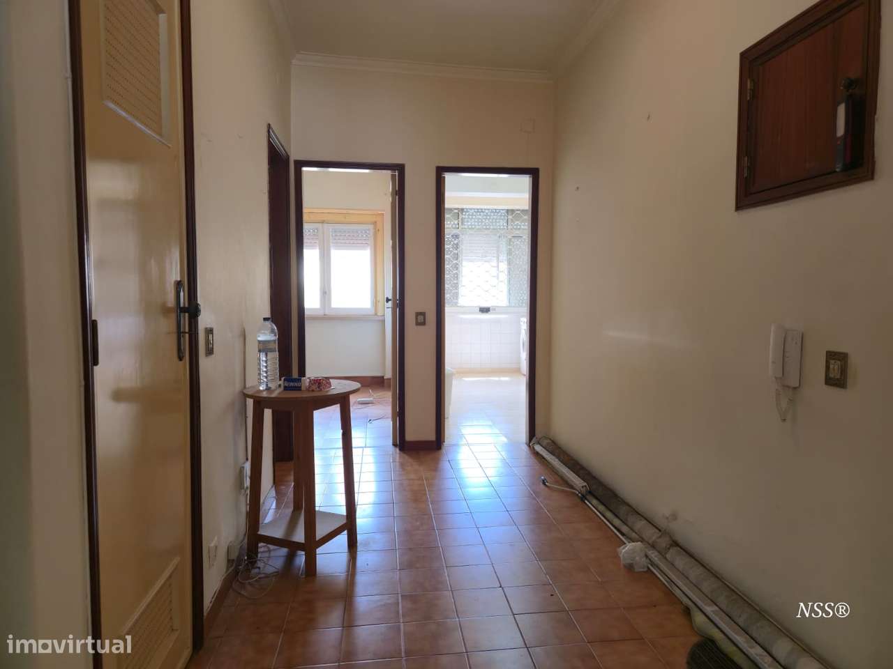 Apartamento T2 com quintal e anexo na Amadora-4