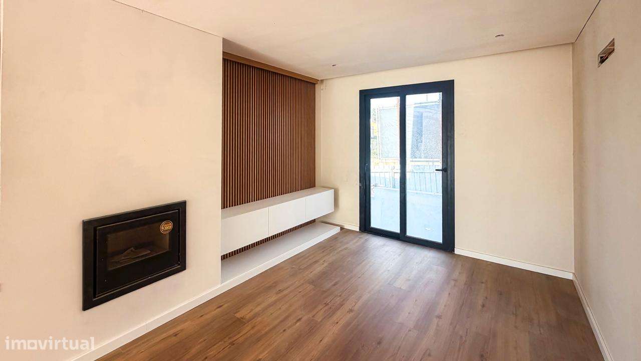 MORADIA NOVA - Com PISCINA  e  JARDIM .-19