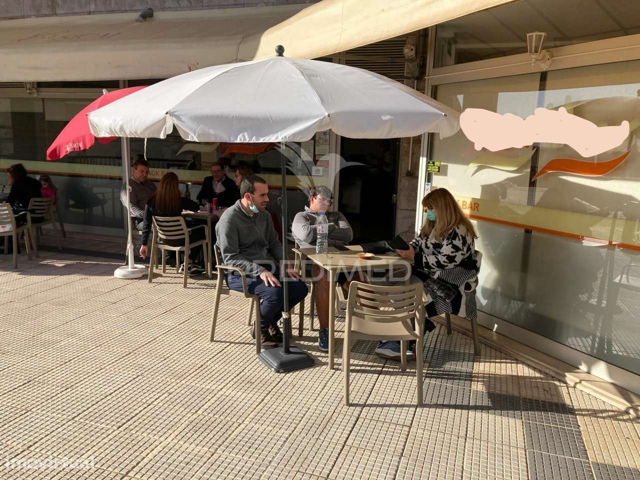 Faro- Restaurante com Esplanada & Take Away em  funcionamento - Grande imagem: 1/9