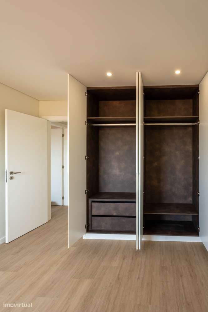 Apartamento T3 com 140 m2 mais 16m2 de varanda e garagem - Grande imagem: 5/18