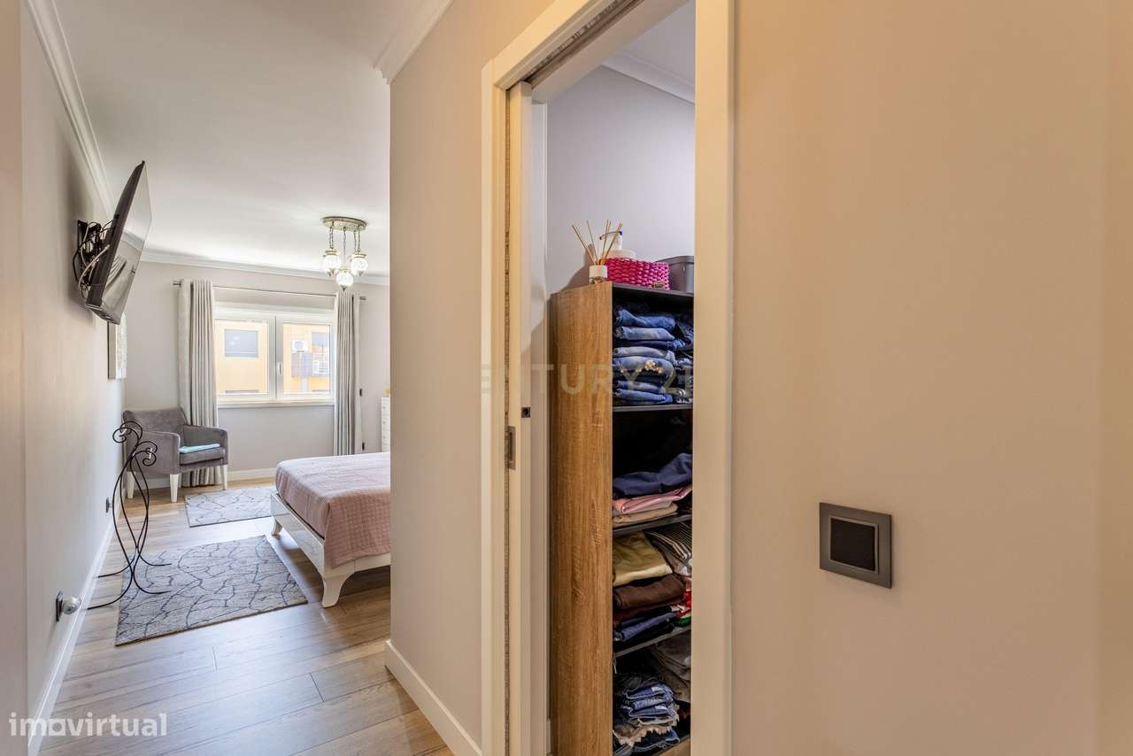 Moderno Apartamento T4 no Carregado em condomínio fechado-26
