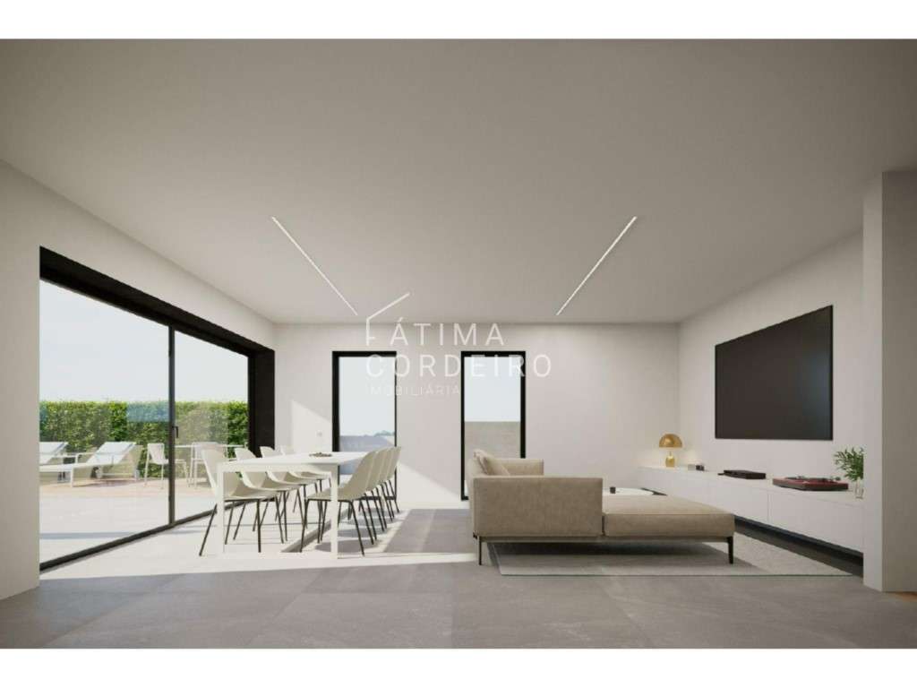 Moradia Isolada T4 com piscina e garagem situada na Aroeira-12