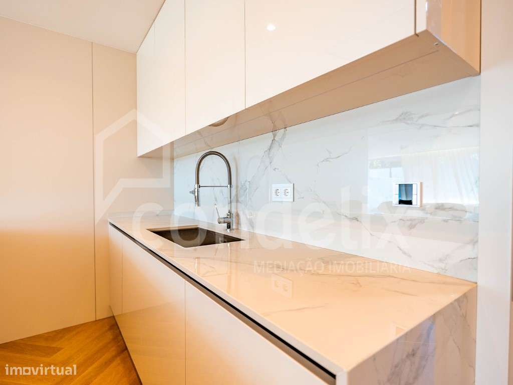 Moradia T5+1 nova com piscina em condomínio fechado de luxo no Estoril-17