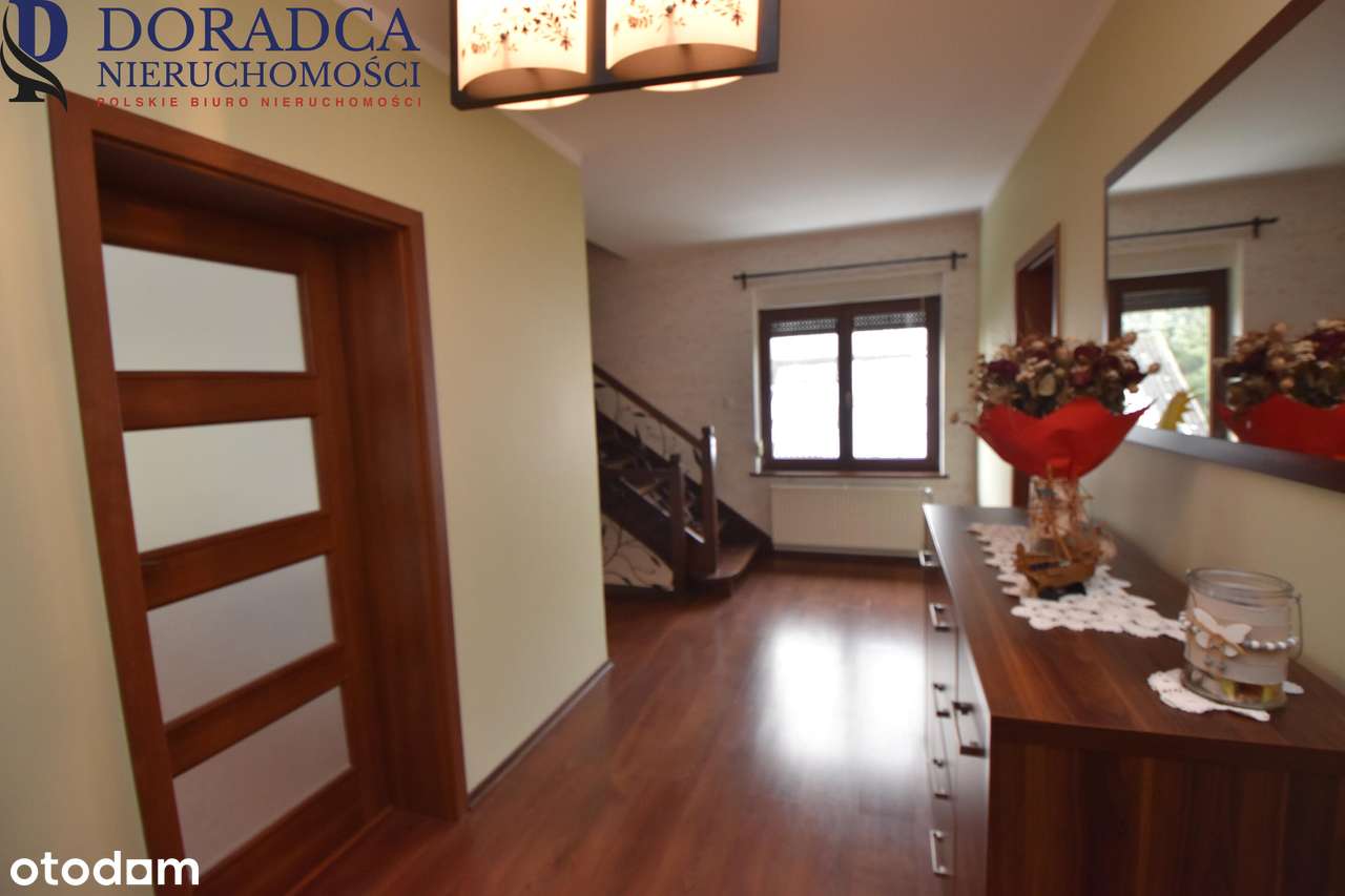 Piekny wyremontowany dom na dużej działce-5