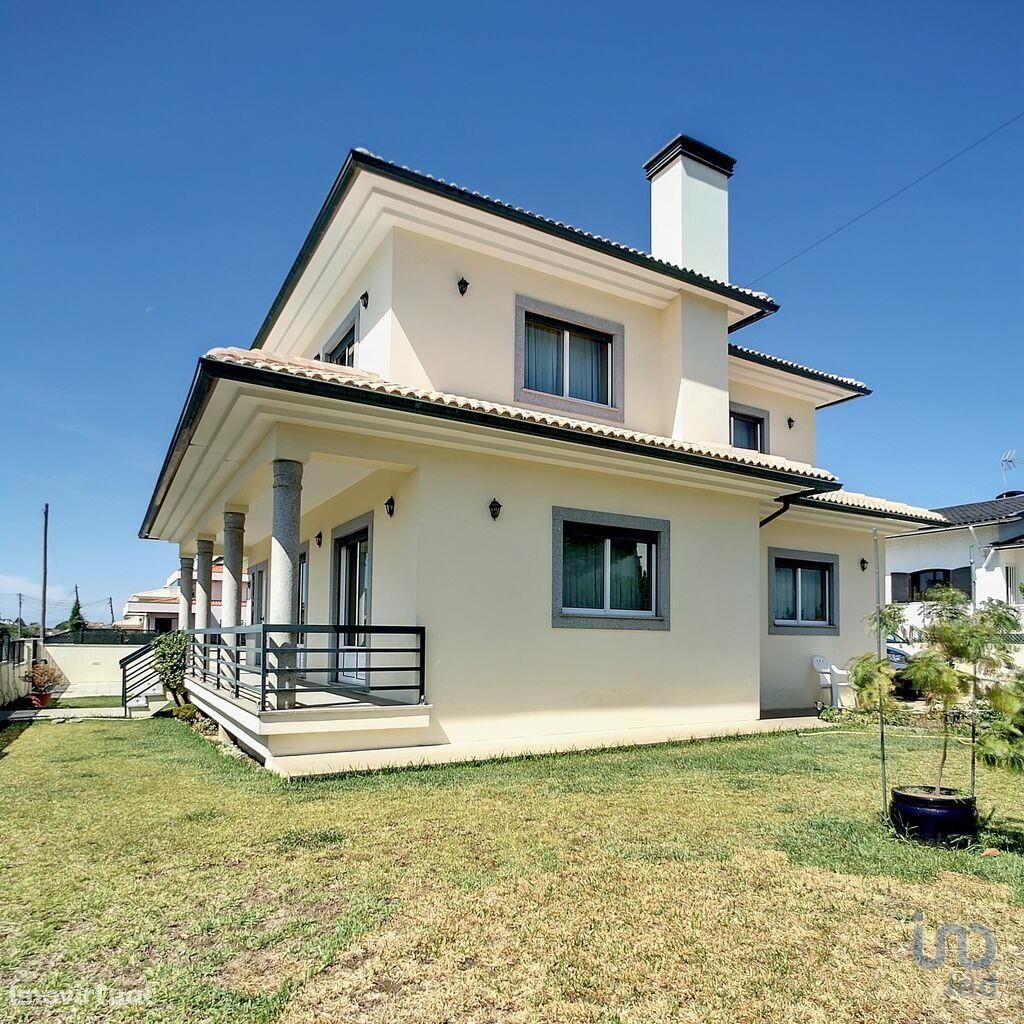 Casa T4 em Aveiro de 301,00 m2