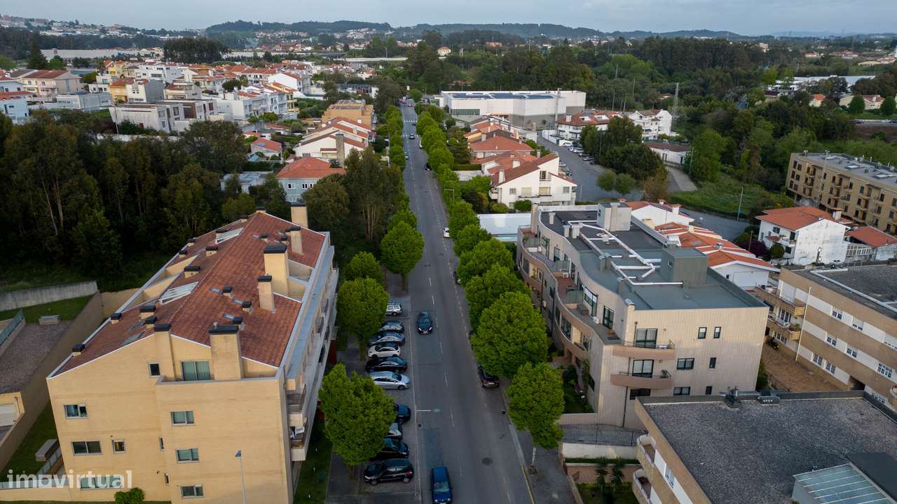 T2 Com Varanda Garagem E Acessibilidade Em Vila Nova De Gaia