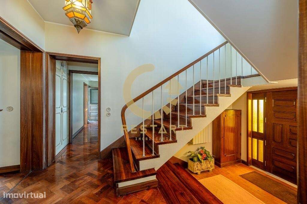 Moradia T5 com piscina e amplo terreno na Avenida de Francelos | Vila-33