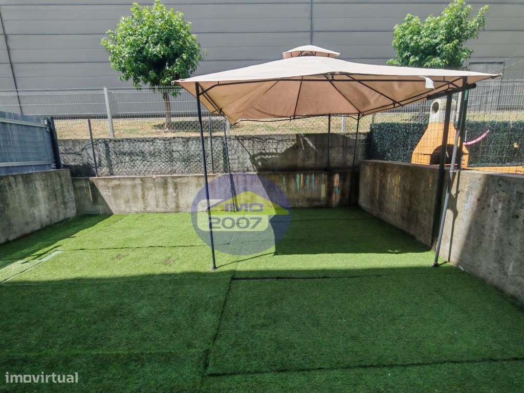 Apartamento T2 com terraço em Canelas-26