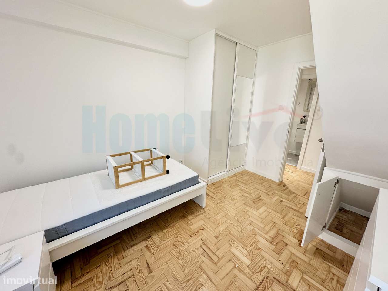 Apartamento T4 Remodelado e Mobilado Charquinho, Benfica-18