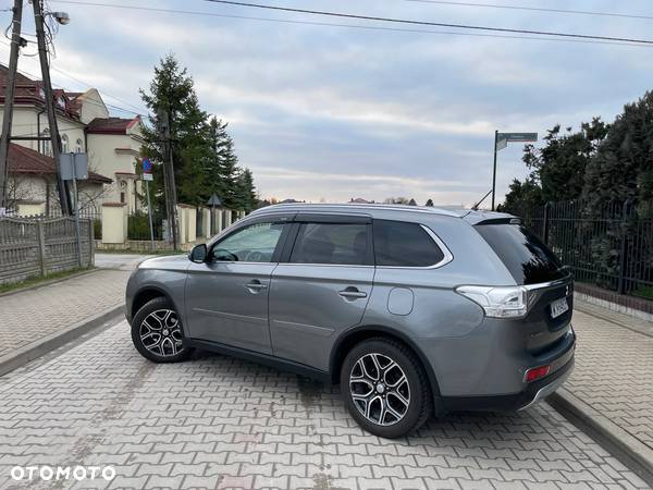 Mitsubishi Outlander 2.2 DID Intense + - 11