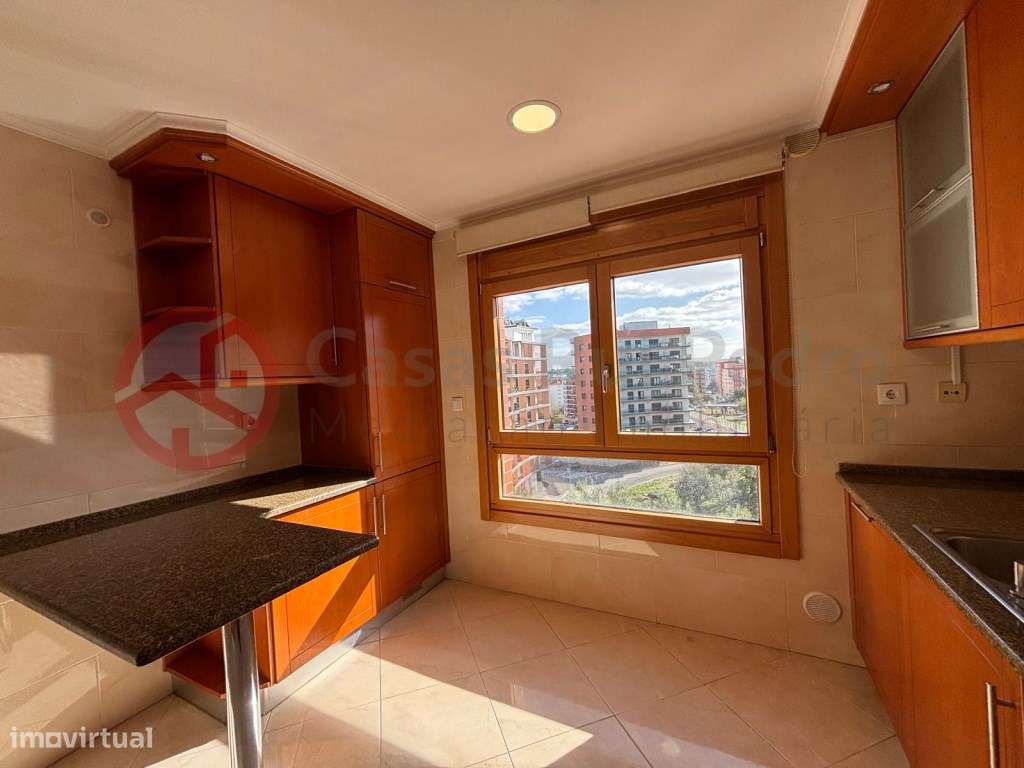 Excelente Apartamento T3, prédio com elevador, parqueamento e arrec... - Grande imagem: 4/30