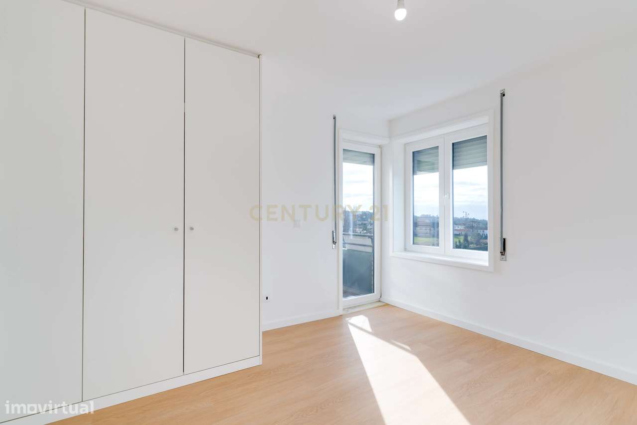 Apartamento T3 em Arrifana-13