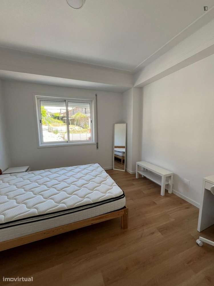 Quarto - localizado em Sé Porto - Grande imagem: 4/6