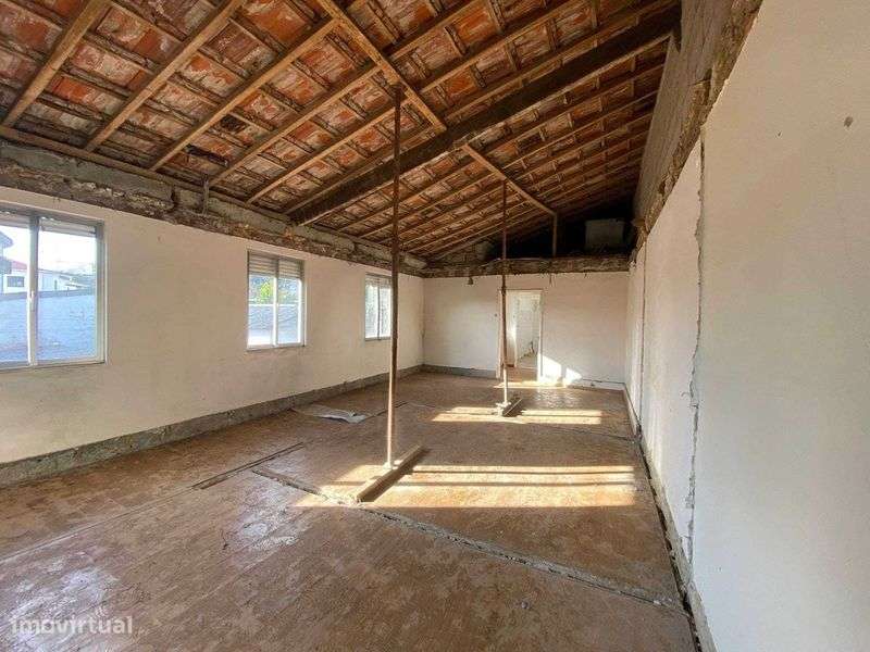 Moradia Geminada T2 p/ recuperar - Oportunidade! - Grande imagem: 5/8