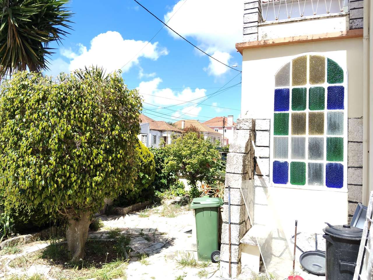 Moradia T4 Geminada com Excelente Espaço Exterior em Algueirão-6
