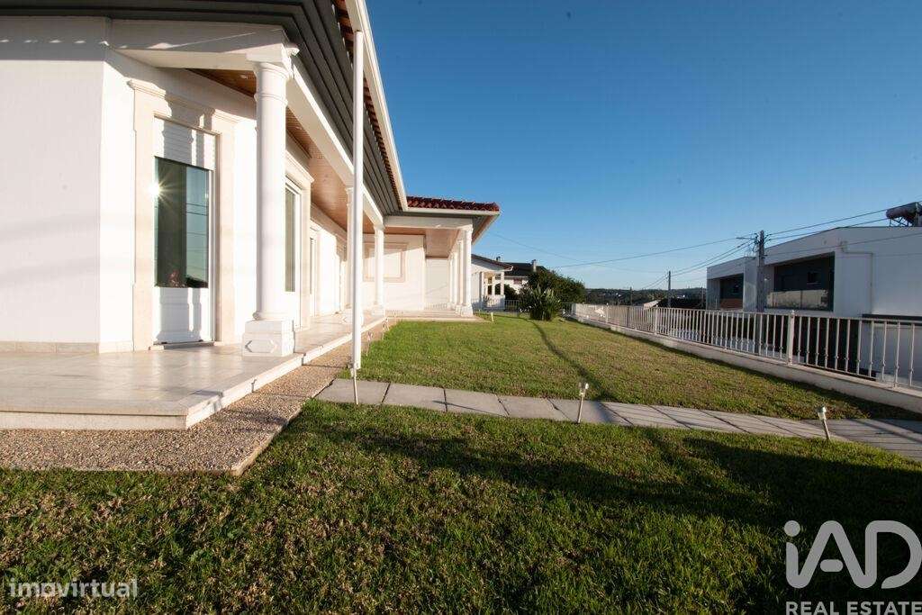 Moradia térrea T4 em Regueira de Pontes de 230,5 m2 - Grande imagem: 2/29