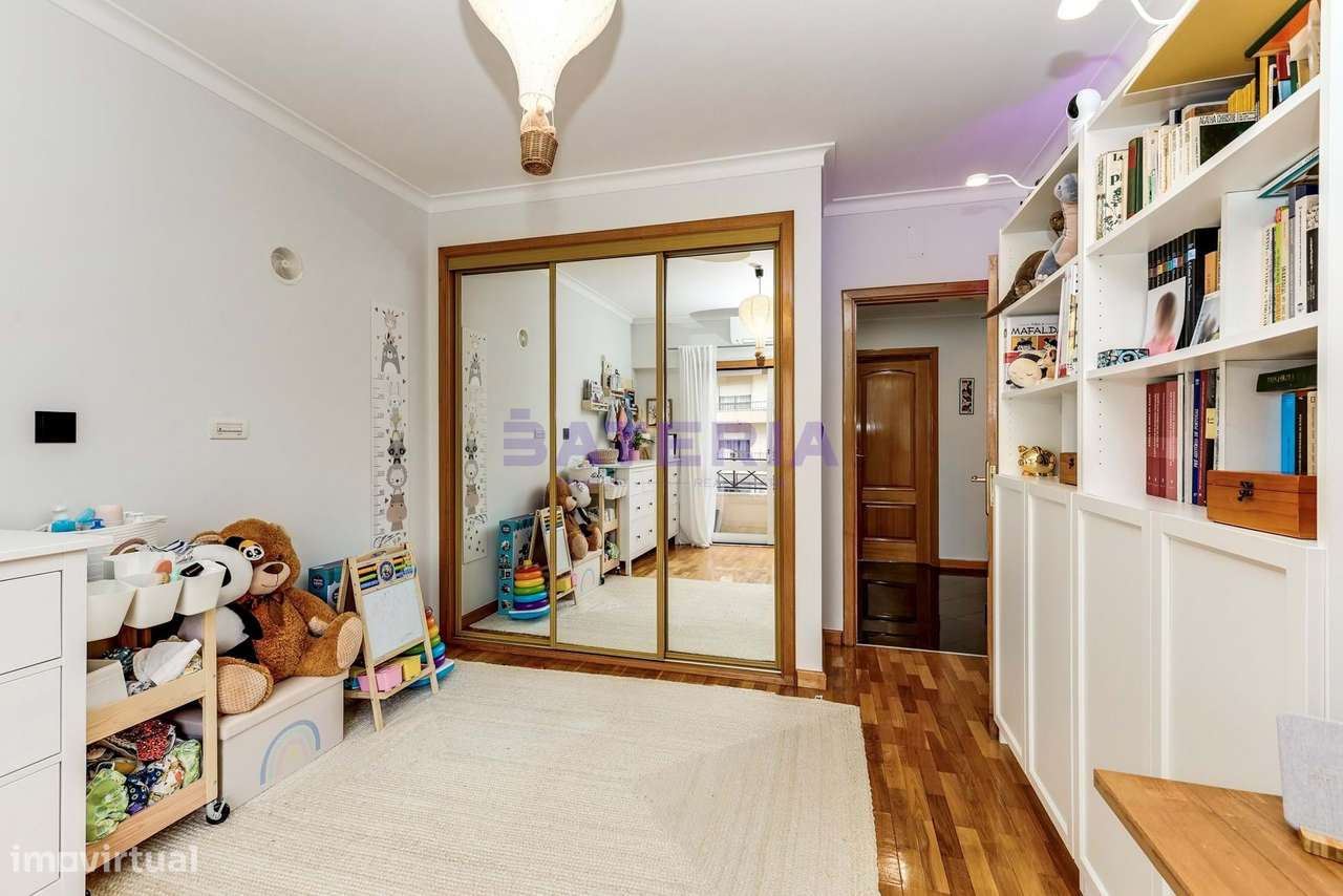 T2 com Suite, estacionamento e arrecadação em Massamá-13