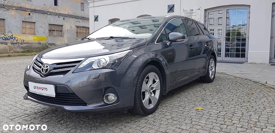 Toyota Avensis 2.0 D-4D Premium - 1