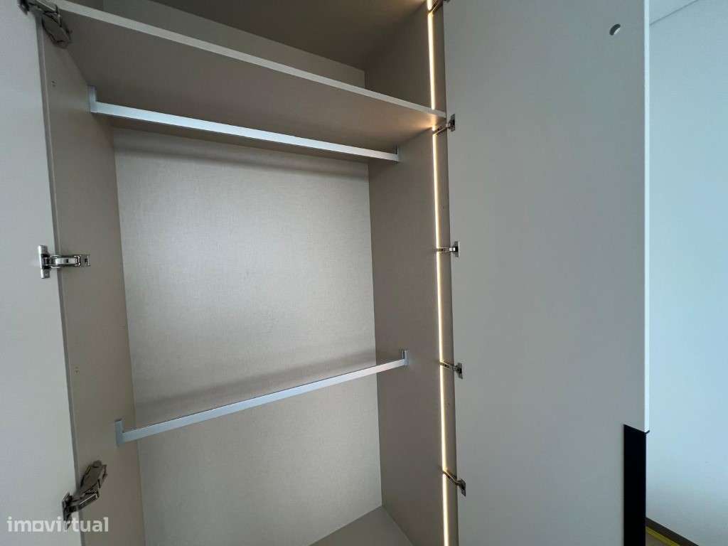 Moradia Nova T3 em Loulé

Descubra esta magnífica moradia T3 de a...-8