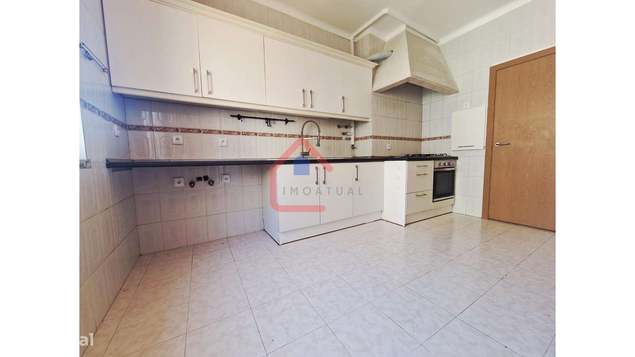 Apartamento T4 em Mercês-5