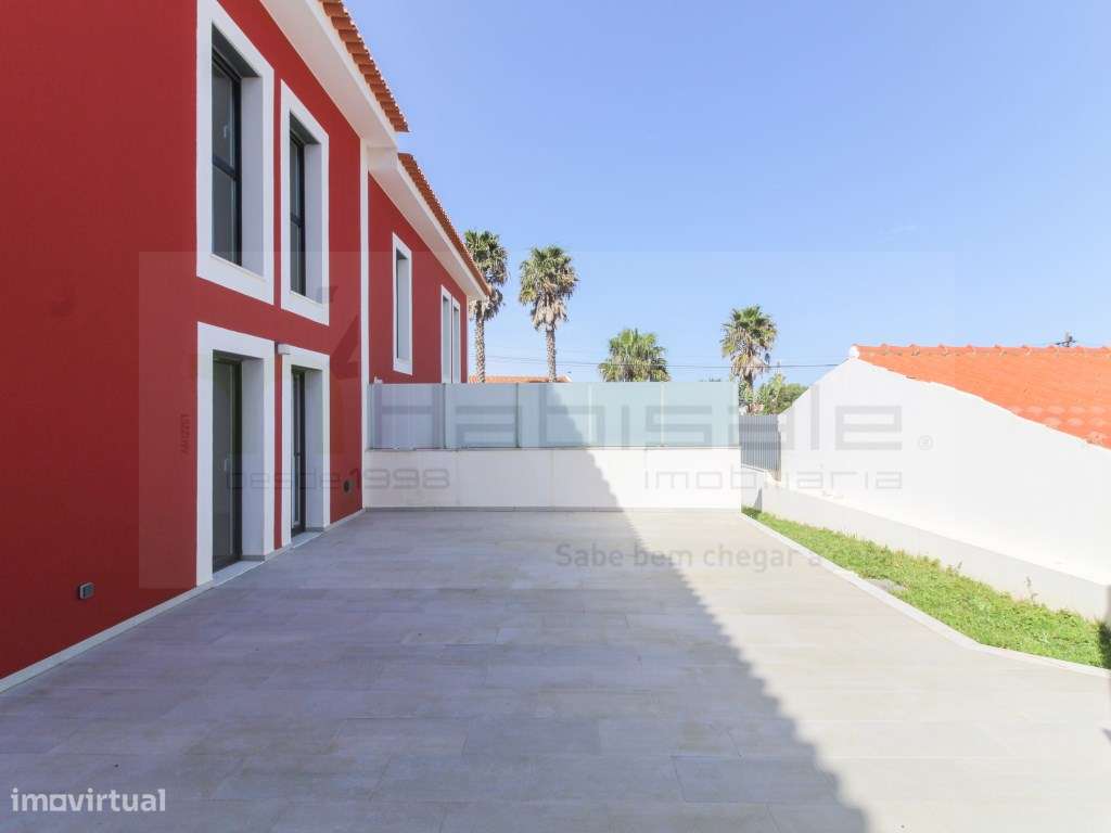 Moradia T3, situada em Areia Cascais, a curta distância da praia do... - Grande imagem: 1/34
