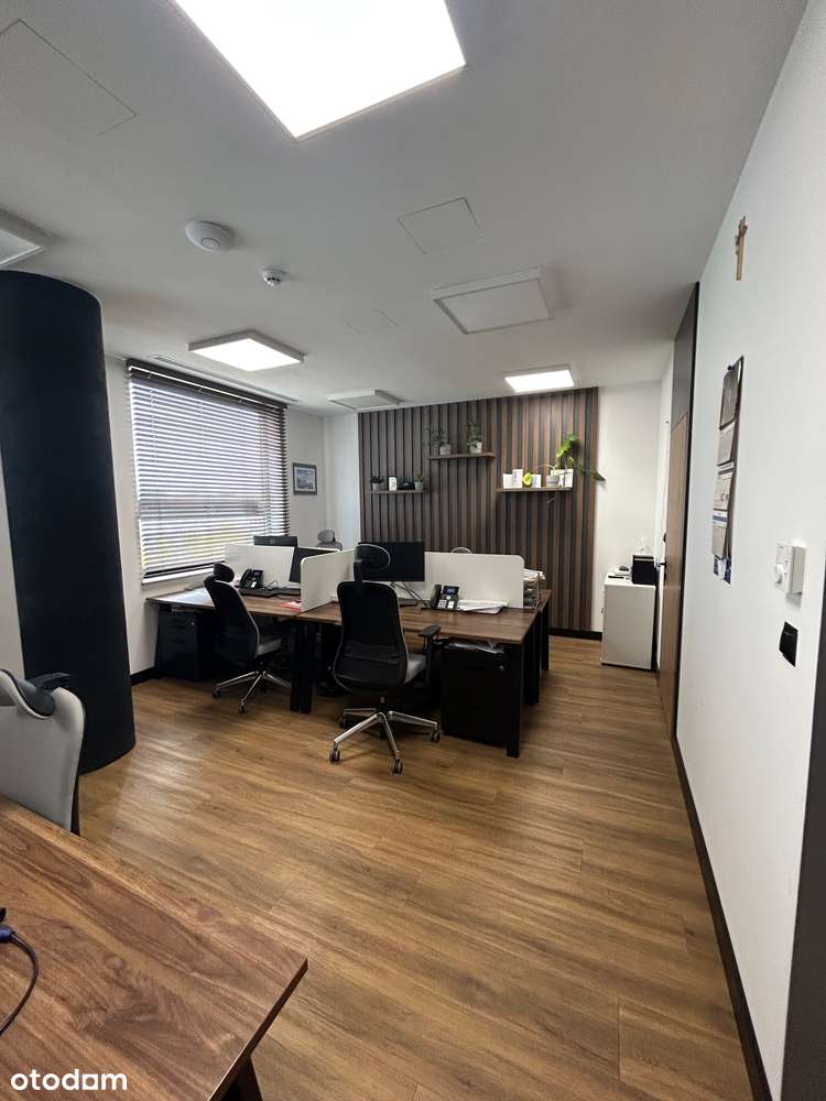 Nowoczesny biurowiec na Żoliborzu z parkingiem-5