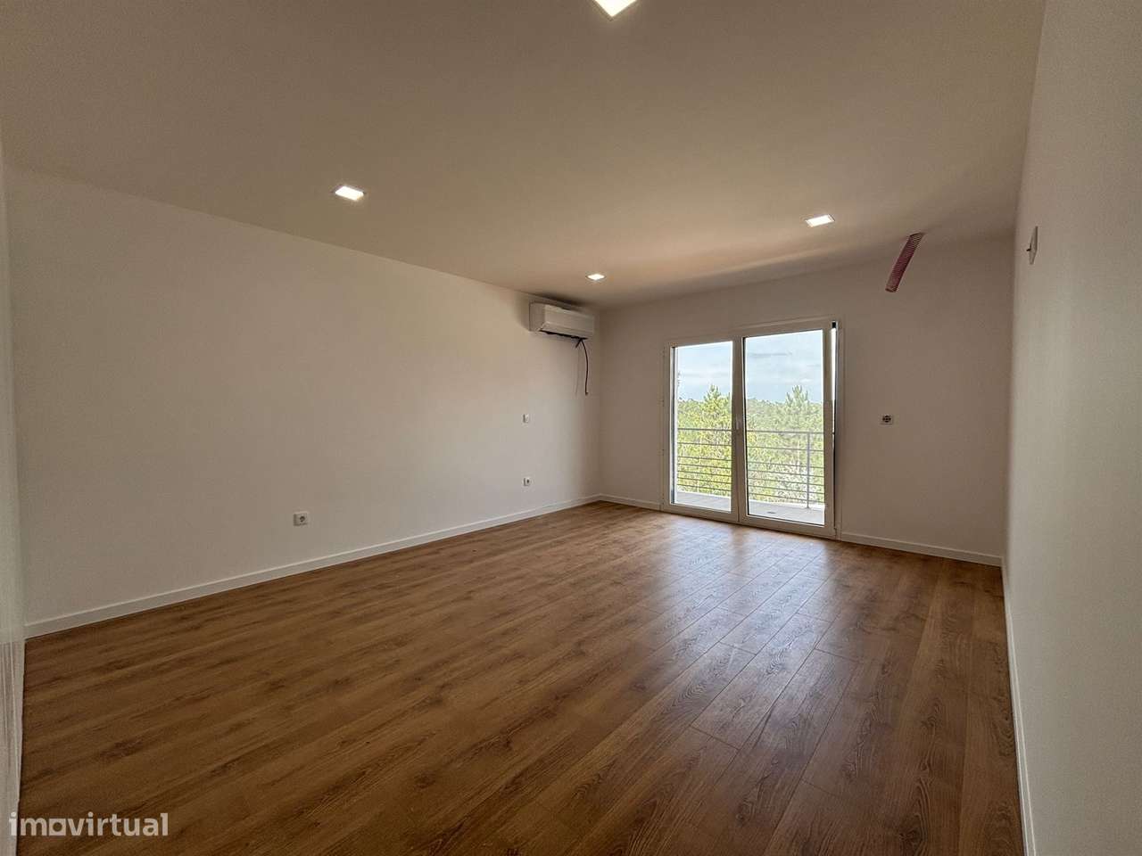Moradia T4+1/ Terreno / Terraço / Nova / Caxarias-13