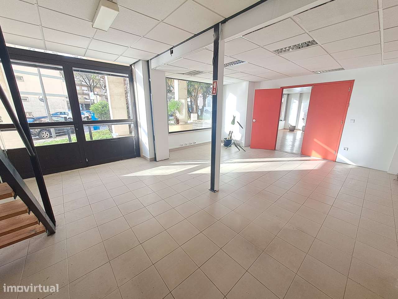 Espaço comercial de 294m² com boas acessibilidades - Grande imagem: 4/21