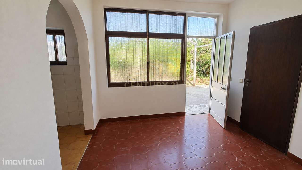 Moradia em Terreno Amplo em Brejos de Azeitão-12