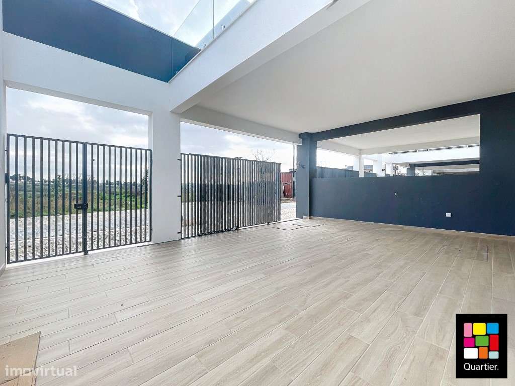 Moradia T5 com 260 m2, open space de 52 m2 - 3 pisos - Grande imagem: 4/17