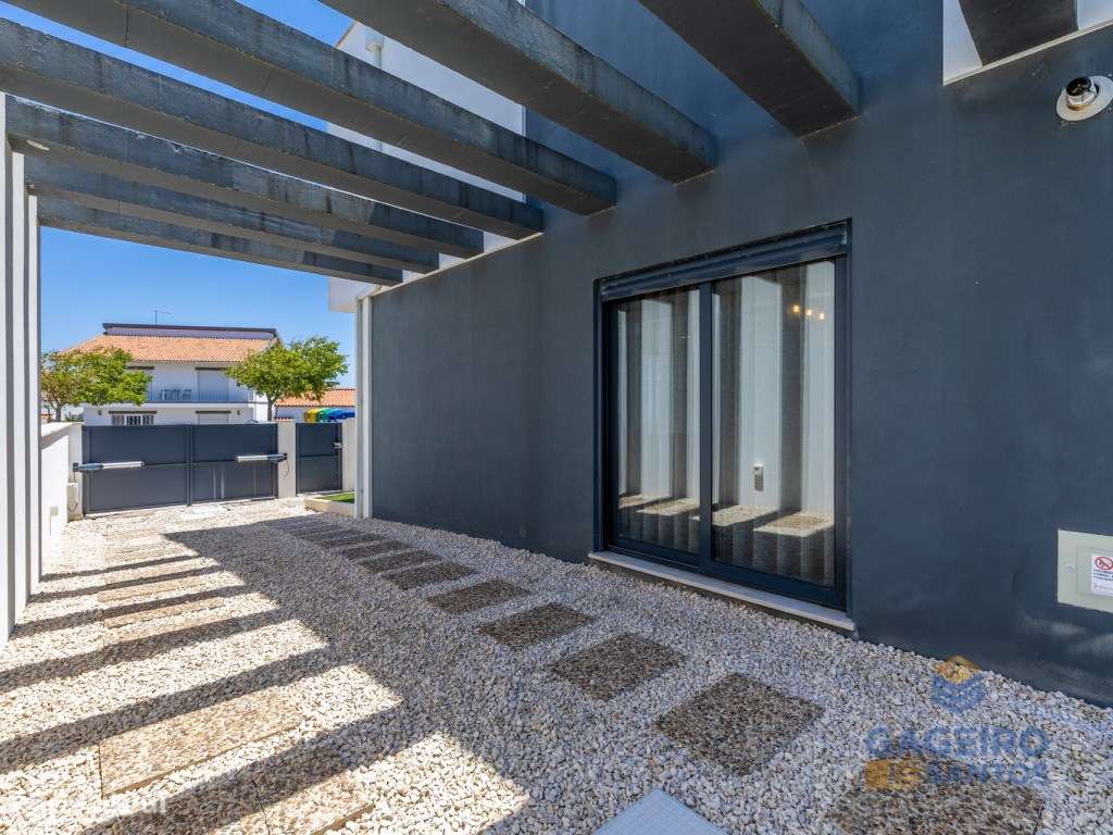 Moderna moradia T3 com piscina privativa-38