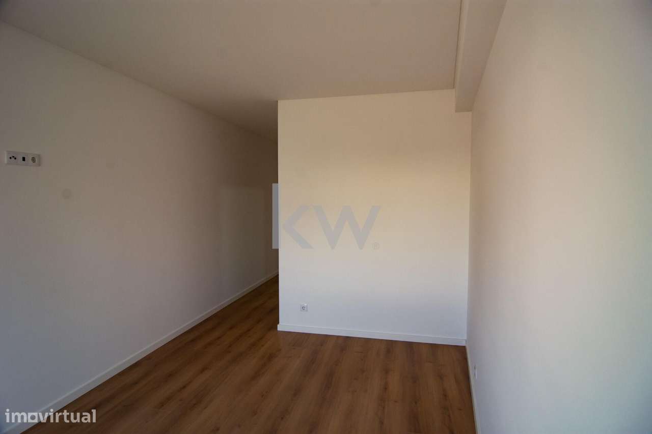 Luxo Raro nas Colinas do Cruzeiro – T3+1 com Mega Box e Terraço Privad-29