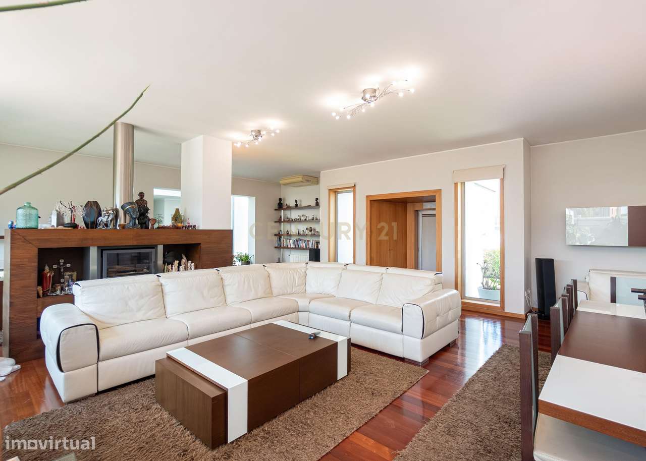 Equilíbrio Perfeito entre Conforto e Elegância— Onde o Moderno Encontr - Grande imagem: 5/55