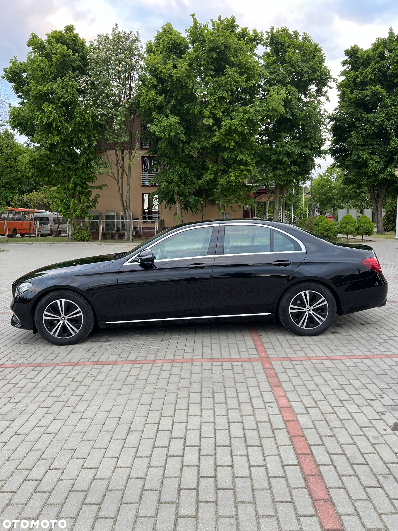 Mercedes-Benz Klasa E 220 d 4-Matic 9G-TRONIC - 3