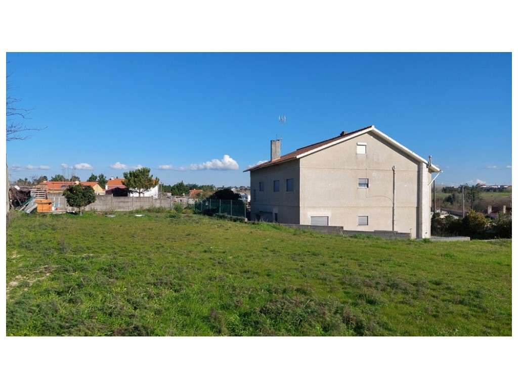 Moradia T3+3 individual no Lameiro - Carvide-40