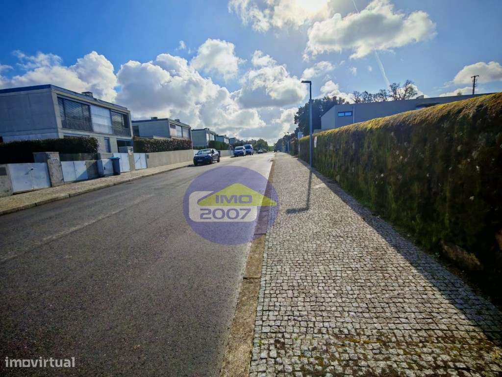 Terreno com projeto para 2 moradias - Grande imagem: 2/10