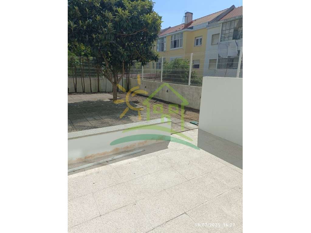 Apartamento T1 Tot. Remodelado Olival Basto Terraço 80m2-39