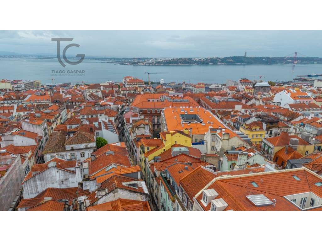 Prédio com 7 Unidades de AL e Loja em Lisboa-29