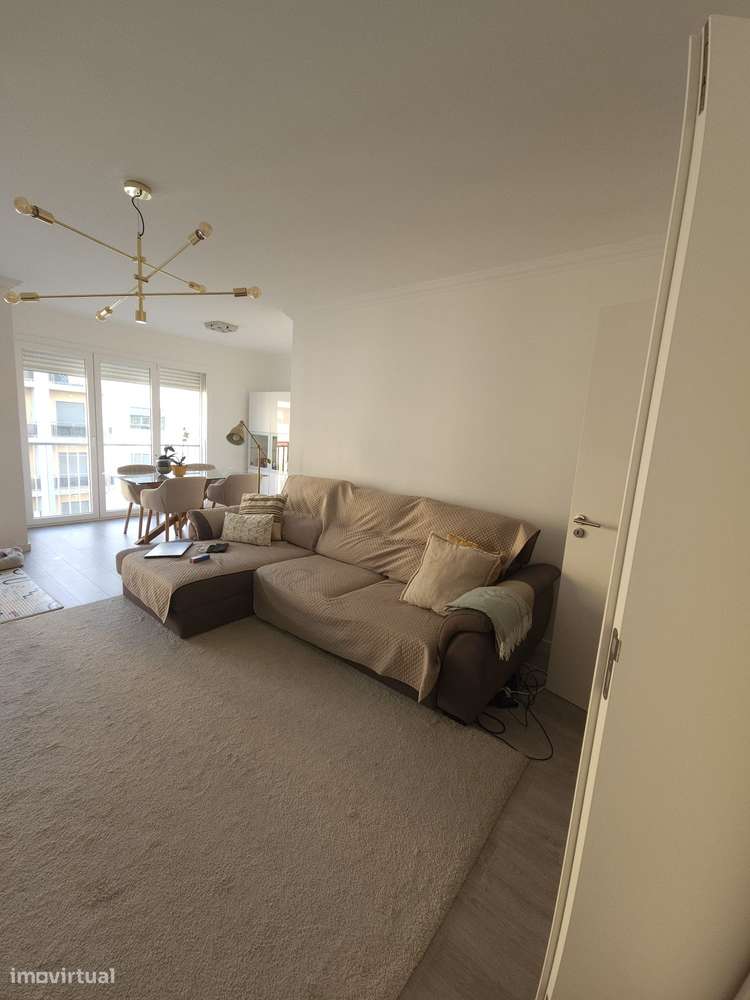 Apartamento T3 com varanda, ar condicionado e elevador-17