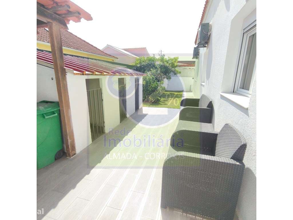 Moradia bem localizada, Charneca caparica-22