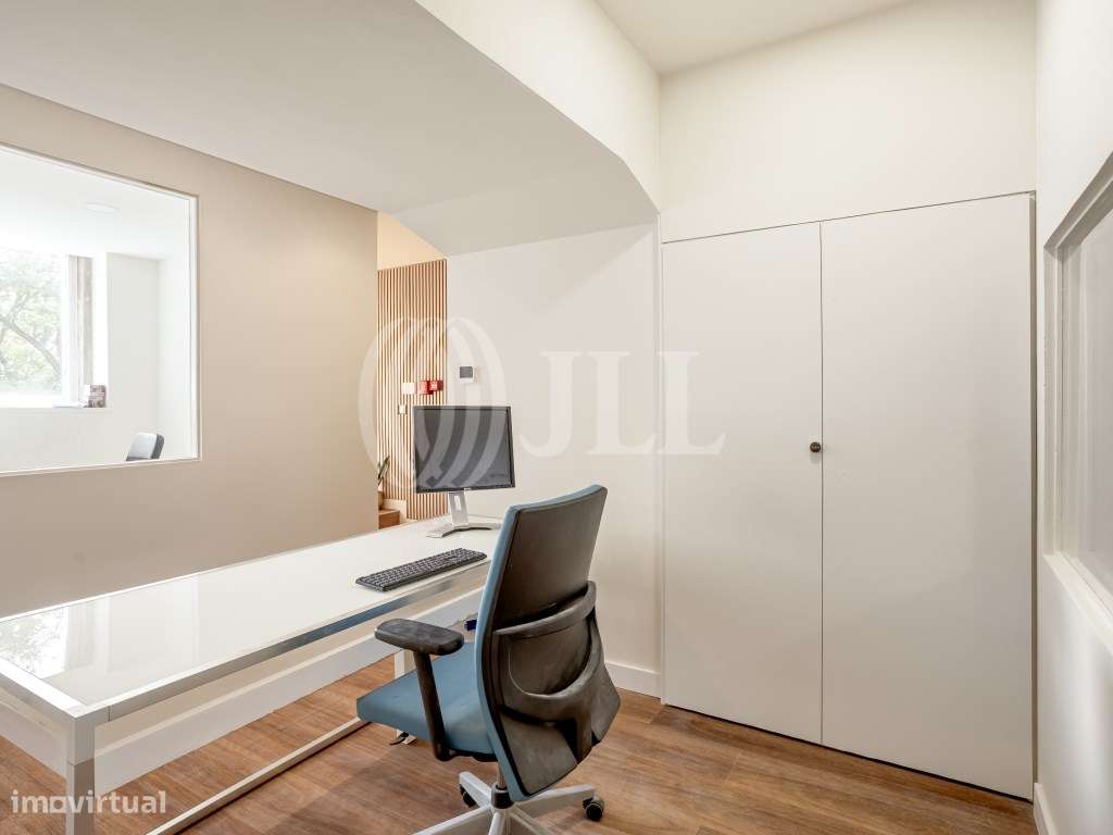 Espaço comercial renovado, com segurança 24h, em Lisboa - Grande imagem: 2/31