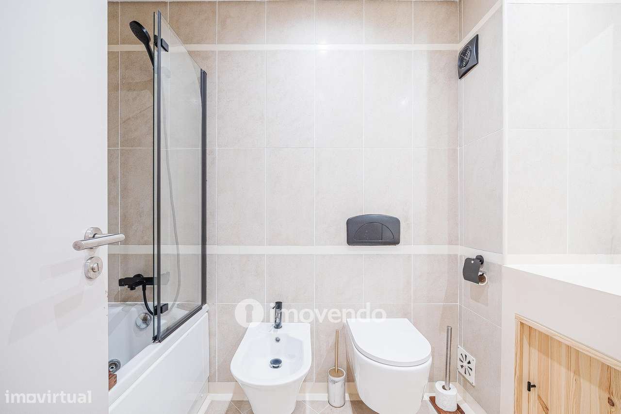 Apartamento T3 com garagem, em condomínio com piscina, em Bicesse-35