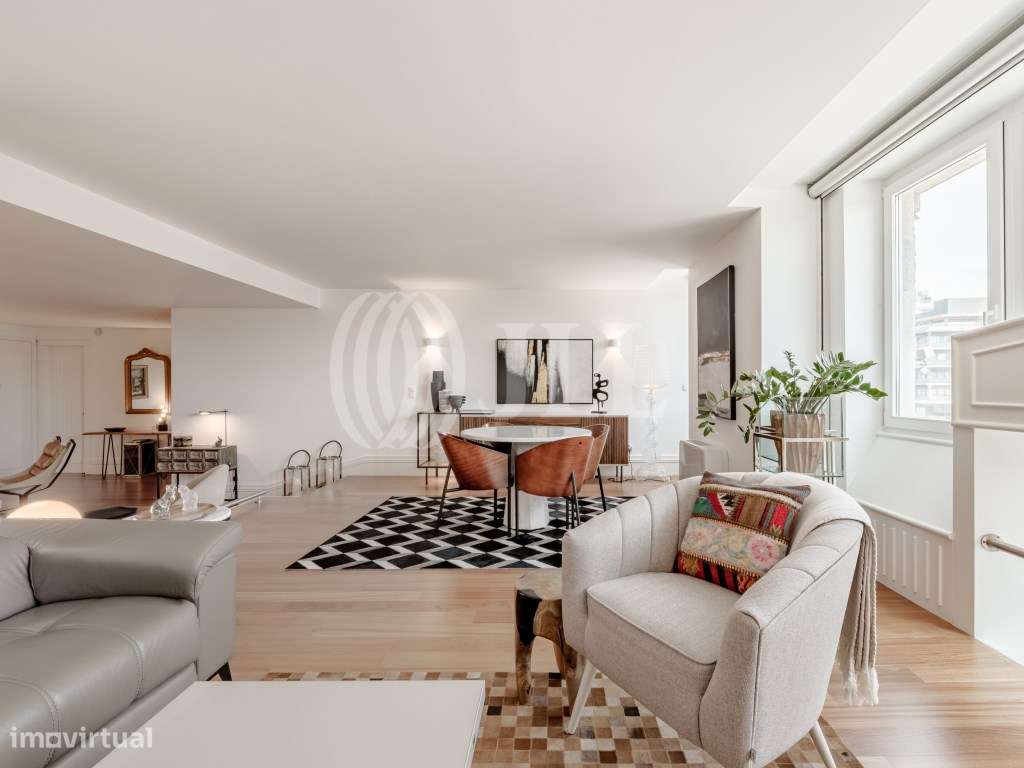 Apartamento T3 com dois lugares de garagem em Aliados, Porto-11