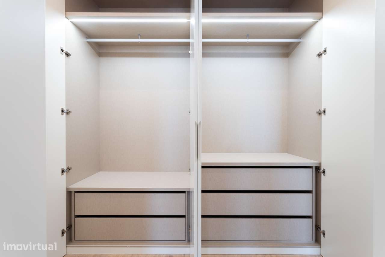 Apartamento T3 Novo a Estrear | 3 Suites | Vista Rio | Garagem Box | C-43